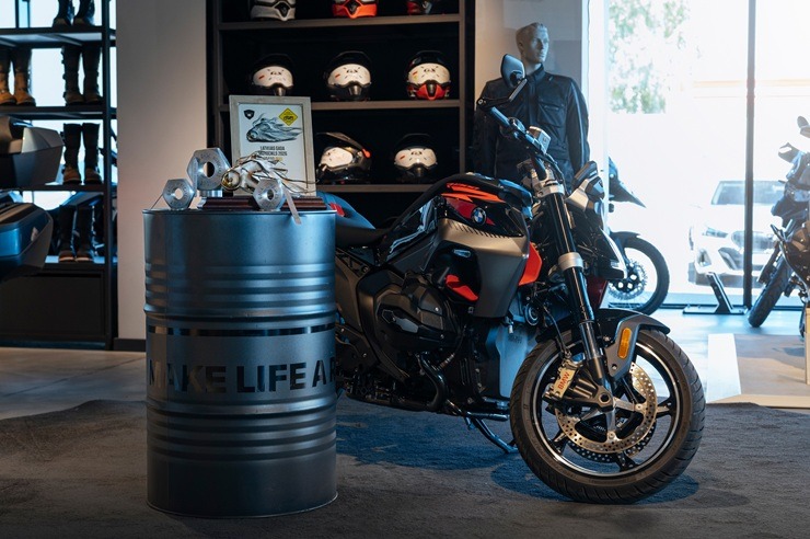 BMW triumfē konkursā «Latvijas Gada motocikls 2026» – BMW R 1300 R iegūst galveno balvu 394874