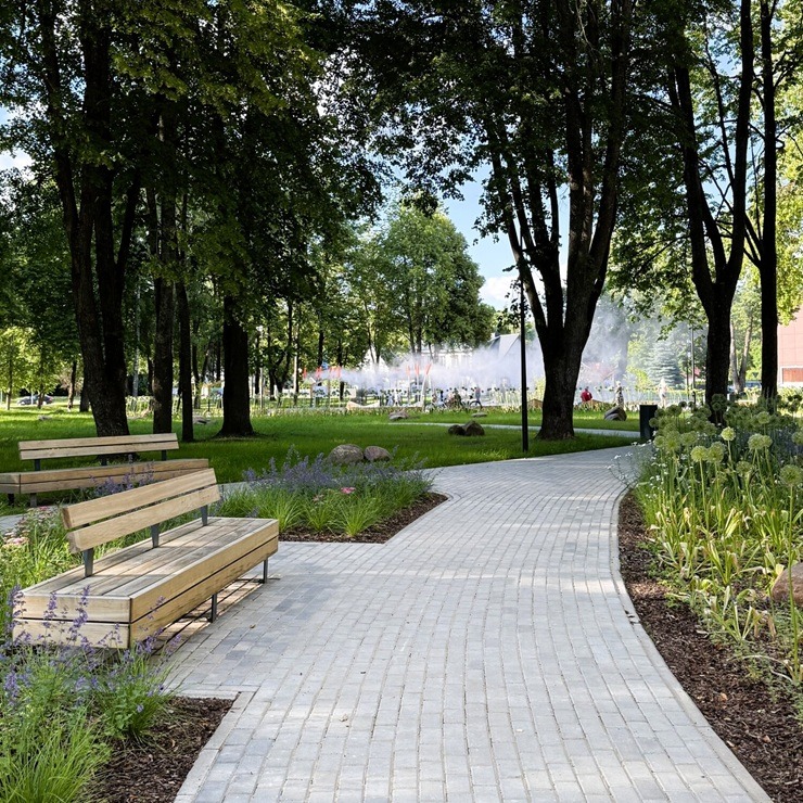 Iespaidīgas pārvērtības - Jēkabpilī atklāts atjaunotais Krustpils parks 394954