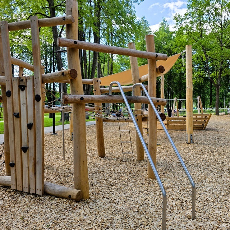 Iespaidīgas pārvērtības - Jēkabpilī atklāts atjaunotais Krustpils parks 394942