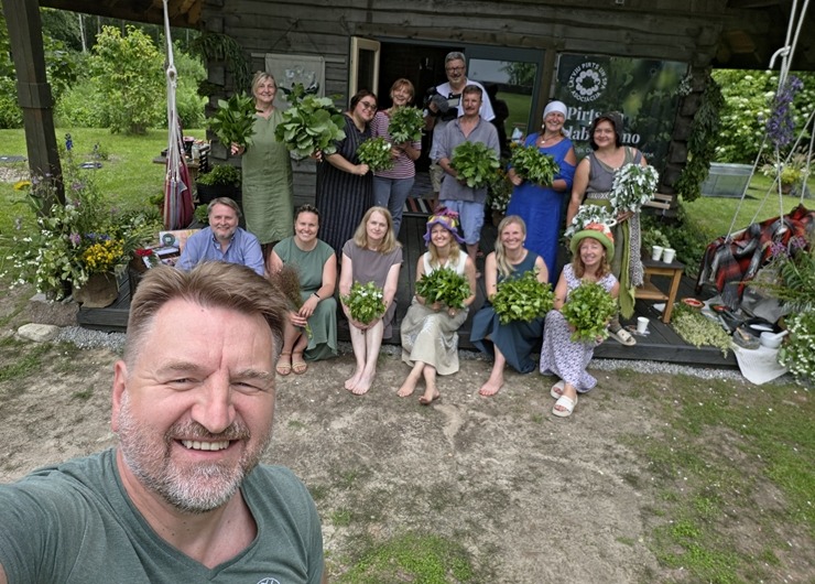 Latvju pirts un spa asociācija Baldones «Mežapuķu» pirtī rīko karstas mediju dienas. Foto: sadarbībā ar Europcar Latvia 395136