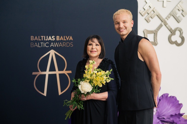 «Gala Galante. Viva La Musica!» mākslinieki pārvērš Vecrīgu par neparastu skatuvi 395372
