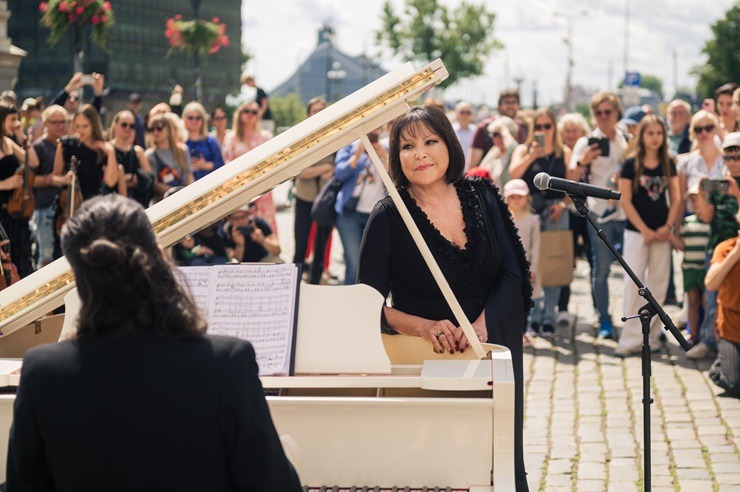 «Gala Galante. Viva La Musica!» mākslinieki pārvērš Vecrīgu par neparastu skatuvi 395365