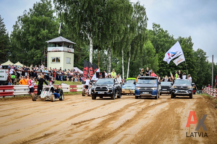 Jēkabpils novadā Pilskalnos aizvadīts aizraujošs Latvijas autokrosa čempionāta trešais posms 395530
