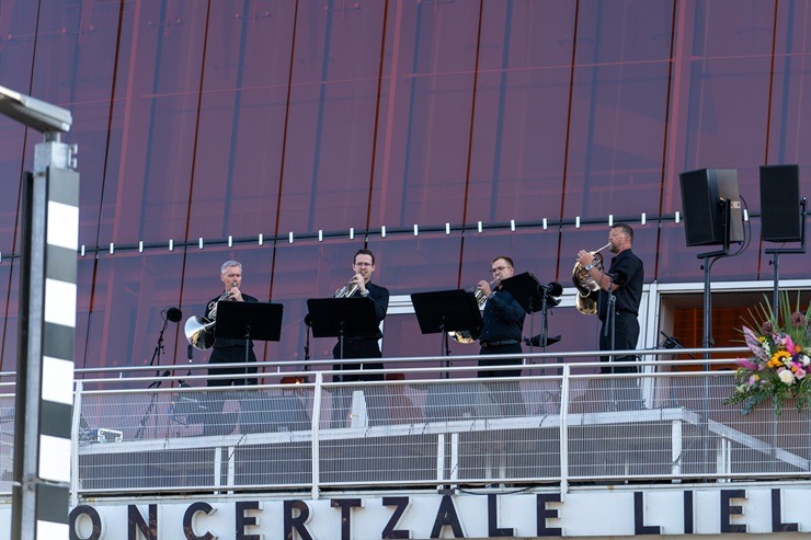 Liepājas koncertzāles muzikālais pikniks pulcē plašu klausītāju loku 395779