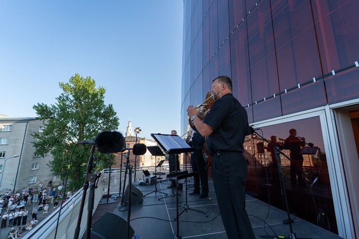 Liepājas koncertzāles muzikālais pikniks pulcē plašu klausītāju loku 395780