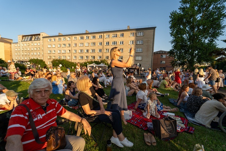Liepājas koncertzāles muzikālais pikniks pulcē plašu klausītāju loku 395773