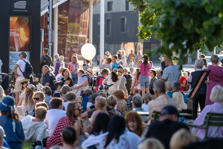 Liepājas koncertzāles muzikālais pikniks pulcē plašu klausītāju loku 395777