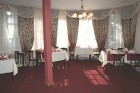 Viesnīcas restorānā ir plašs ēdienu un dzērienu klāsts visām gaumēm! Restorāna darba laiks no 10:30 līdz 01 :00 4