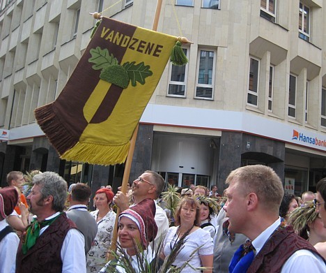 Vandznes dziedātāji un dejotāji 24009
