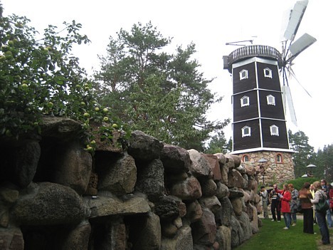 Skulptūru parks ir interesanta atpūtas vieta mākslas cienītājiem. Ir izveidota akmens siena, kurā izstādītas ... Skulptūru parks ir interesanta atpūtas vieta mākslas cienītājiem. Ir izveidota akmens siena, kurā izstādītas ... 27086