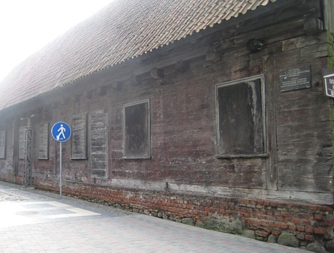 Jāņa ielā - šaurā romantiskā ieliņā, vienā no vecākajām pilsētas ielām ar vēsturisku koka noliktavu apbūvi Jāņa ielā - šaurā romantiskā ieliņā, vienā no vecākajām pilsētas ielām ar vēsturisku koka noliktavu apbūvi 27457