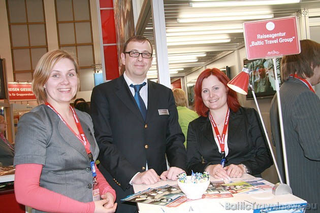 Jau ilgus gadus Latvijas tūrisma izstādēs - Baltic Travel Group, pa vidu uzņēmuma vadītājs un īpašnieks Vlads Korjagins Jau ilgus gadus Latvijas tūrisma izstādēs - Baltic Travel Group, pa vidu uzņēmuma vadītājs un īpašnieks Vlads Korjagins 31471