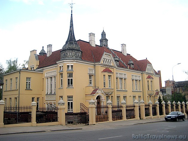 Šauļos dzīvojošā ādas fabrikanta H. Frenkeļa villa, uzcelta 1908. g. – vienīgā Šauļos un ir viena no nedaudzajiem Lietuvā esošiem XX gs. sāk. modernās Šauļos dzīvojošā ādas fabrikanta H. Frenkeļa villa, uzcelta 1908. g. – vienīgā Šauļos un ir viena no nedaudzajiem Lietuvā esošiem XX gs. sāk. modernās 43871