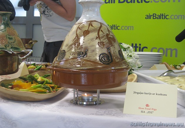 Pasūtīt karsto ēdienu lidojumam iespējams interneta vietnē 
www.airbaltic.lv/public/pasutit_karsto_edienu.html 43965