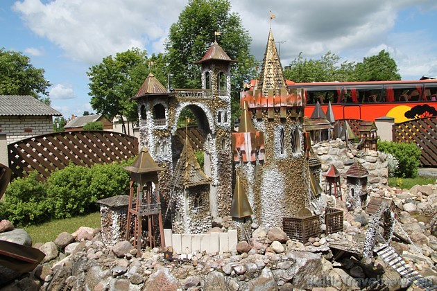 Preiļos visus pārsteidz pilis miniatūrā 45530