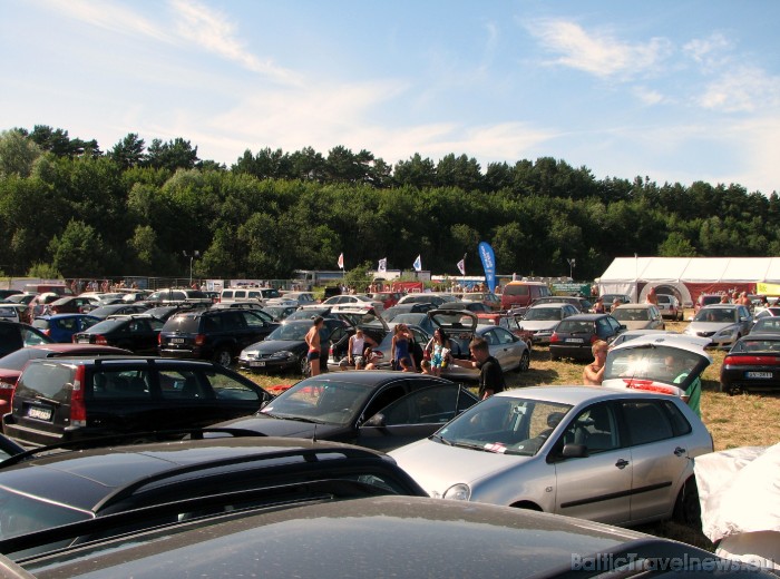 1/20 daļa oficiālās BalticMiles autostāvvietas. Lai arī tika deklarēts, ka teltis stāvvietā celt nedrīkstēs, kāds to tomēr pamanījās izdarīt 47020