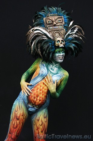 Papildus ķermeņa apgleznošanas mākslai festivālā iespējams baudīt arī plašu kultūras programmu - koncertus un šovus
Foto: © World Bodypainting Festiv 46952