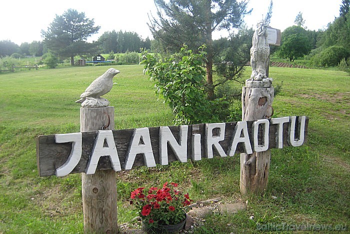 Jaaniraotu sētas putnu parks atrodas Igaunijā, uz Veru un Pelvas apriņķu robežas - Madala ciems, Lasva pagasts Jaaniraotu sētas putnu parks atrodas Igaunijā, uz Veru un Pelvas apriņķu robežas - Madala ciems, Lasva pagasts 46955