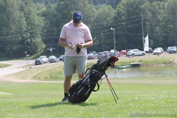Visas deviņas golfa laukuma bedrītes veidotas, izmantojot Ozo Golf Club grīnkīpera Mārtiņa Šternberga konsultācijas Visas deviņas golfa laukuma bedrītes veidotas, izmantojot Ozo Golf Club grīnkīpera Mārtiņa Šternberga konsultācijas 47312
