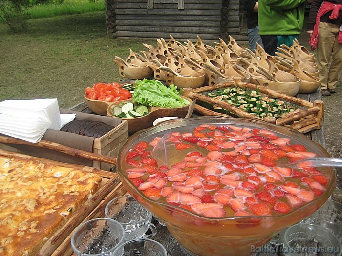 Pēc pastaigas noteikti vajag iestiprināties! Plašāka informācija par Somā nacionālā parka piedāvājumu: www.soomaa.ee Pēc pastaigas noteikti vajag iestiprināties! Plašāka informācija par Somā nacionālā parka piedāvājumu: www.soomaa.ee 47705