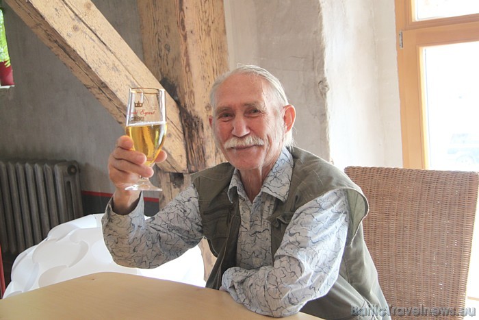 Arī pensionārs, kurš katru gadu ar ceļojumu kompāniju Impro dodas vismaz četros ārvalstu ceļojumos, atzīst, ka šis alus restorāns ir patīkams pārsteig 47880