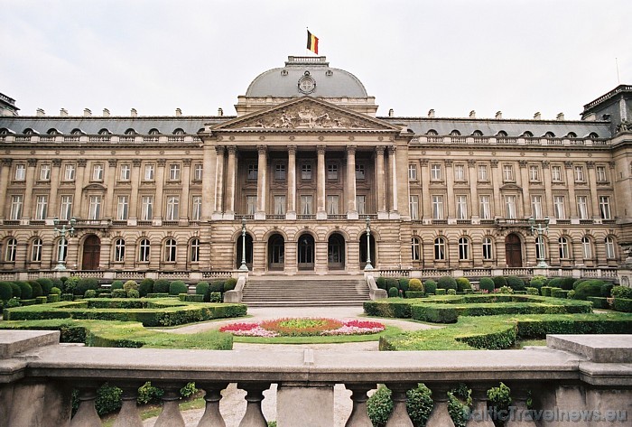 Viens no ievērojamākajiem apskates objektiem Briselē ir karaliskā pils Palais Royal - tā ir Beļģijas karaliskās ģimenes rezidence
Foto: Copyright of Viens no ievērojamākajiem apskates objektiem Briselē ir karaliskā pils Palais Royal - tā ir Beļģijas karaliskās ģimenes rezidence
Foto: Copyright of 50729