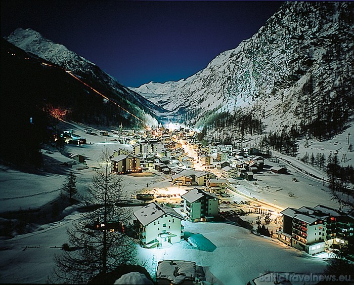 Ielejā pieejamas 88 viesnīcas un viesu nami, kā arī vairāk nekā 100 restorāni
Foto: Photopress/Saas-Fee Ielejā pieejamas 88 viesnīcas un viesu nami, kā arī vairāk nekā 100 restorāni
Foto: Photopress/Saas-Fee 50901