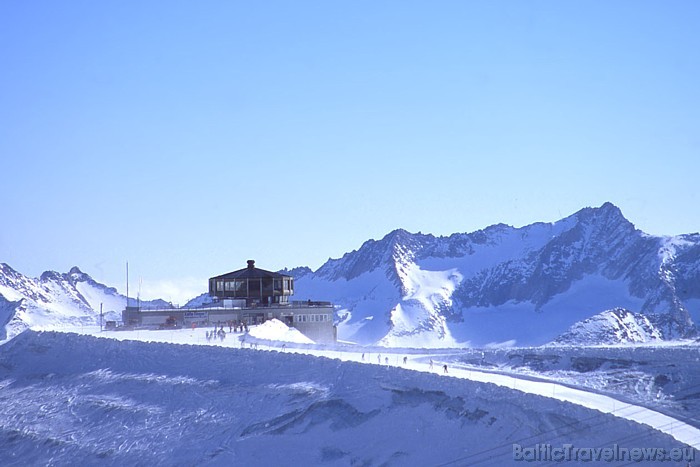 Vairāk informācijas par atpūtas iespējām Zāsas ielejā iespējams atrast interneta vietnē www.saas-fee.ch
Foto: Photopress/Saas-Fee Vairāk informācijas par atpūtas iespējām Zāsas ielejā iespējams atrast interneta vietnē www.saas-fee.ch
Foto: Photopress/Saas-Fee 50906