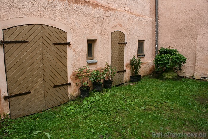 16. gs. Ēdoles pils bija izbūvēta par drošu, sava laika prasībām atbilstošu cietoksni, kas spēja nodrošināt aizsardzību 16. gs. Ēdoles pils bija izbūvēta par drošu, sava laika prasībām atbilstošu cietoksni, kas spēja nodrošināt aizsardzību 50934
