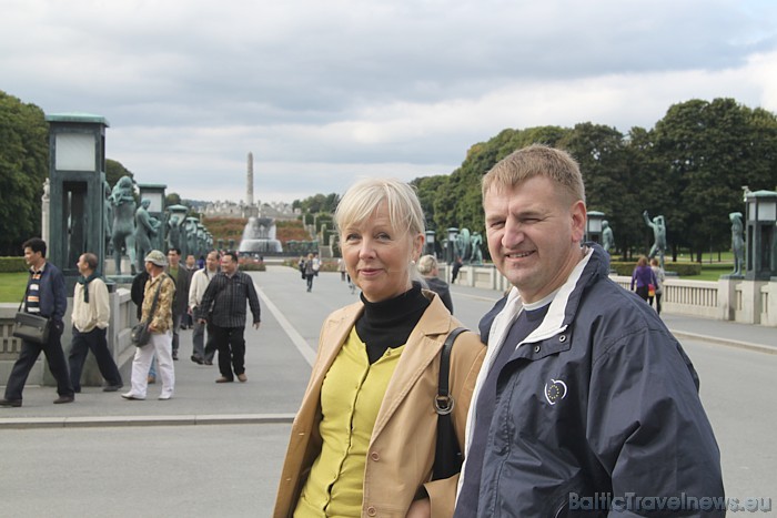 Dzintra Eglīte (ECC) un Aivars Mackevičs (BalticTravelnews.com) Vigeland skulptūru parkā. Vairāk info www.visitoslo.com Dzintra Eglīte (ECC) un Aivars Mackevičs (BalticTravelnews.com) Vigeland skulptūru parkā. Vairāk info www.visitoslo.com 51295