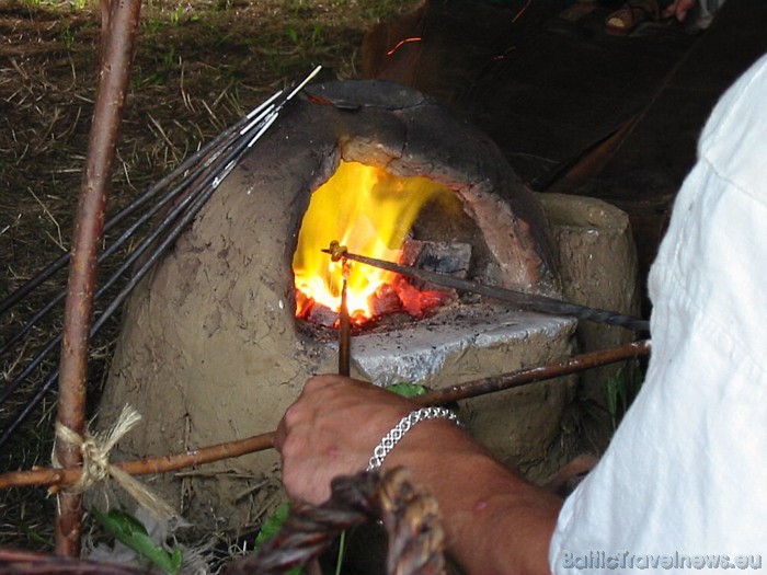 Ribes vikingu centrā iespējams vērot, kā vikingu laikā darināja ieročus
Foto: Ribe Viking Centre Ribes vikingu centrā iespējams vērot, kā vikingu laikā darināja ieročus
Foto: Ribe Viking Centre 51452