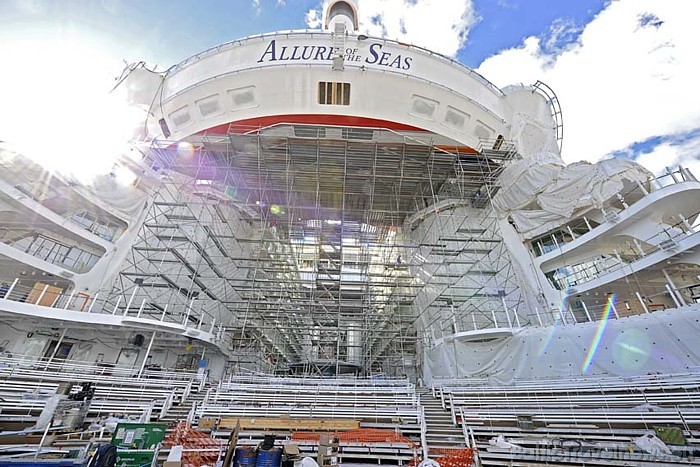 Vairāk informācijas par kruīza kuģi Allure of the Seas iespējams atrast interneta vietnē www.allureoftheseas.com
Foto: © Royal Caribbean Internationa Vairāk informācijas par kruīza kuģi Allure of the Seas iespējams atrast interneta vietnē www.allureoftheseas.com
Foto: © Royal Caribbean Internationa 52553