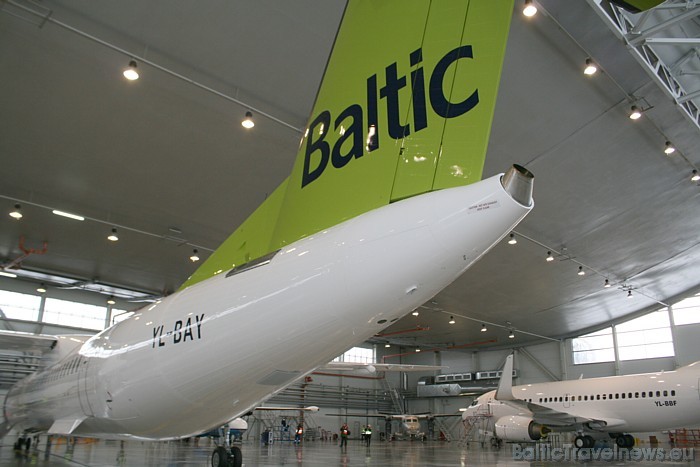 airBaltic ir pasaulē otrā lidsabiedrība, kas uzņēmusies tieši jaunākās paaudzes Q400NextGen ieviešanu flotē. To izmanto arī Norvēģijas Wideroe un Azor airBaltic ir pasaulē otrā lidsabiedrība, kas uzņēmusies tieši jaunākās paaudzes Q400NextGen ieviešanu flotē. To izmanto arī Norvēģijas Wideroe un Azor 52897