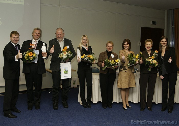 «Gada cilvēks tūrismā 2010» laureāti - vairāk informācijas tūrisma industrijas ziņu portālā www.TurismaBizness.lv Pateicamies par foto: Sergejam Melko «Gada cilvēks tūrismā 2010» laureāti - vairāk informācijas tūrisma industrijas ziņu portālā www.TurismaBizness.lv Pateicamies par foto: Sergejam Melko 52943