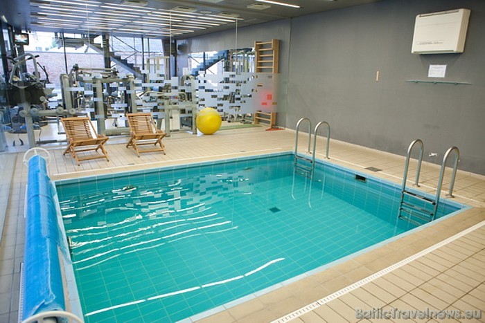 Viesnīcas pirmajā stāvā viesu rīcībā ir fitnesa centrs, peldbaseins un sauna 55231