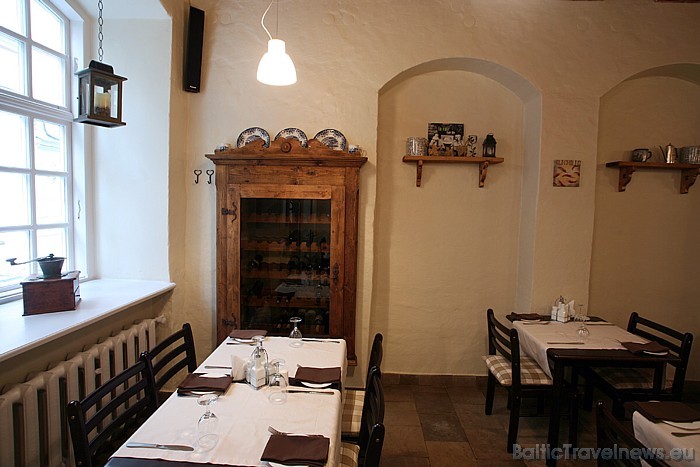 Trattoria del Popolo ir autentisks itāļu restorāns, kas atrodas pašā Vecrīgas sirdī, klusajā Jāņa ielā Trattoria del Popolo ir autentisks itāļu restorāns, kas atrodas pašā Vecrīgas sirdī, klusajā Jāņa ielā 55484