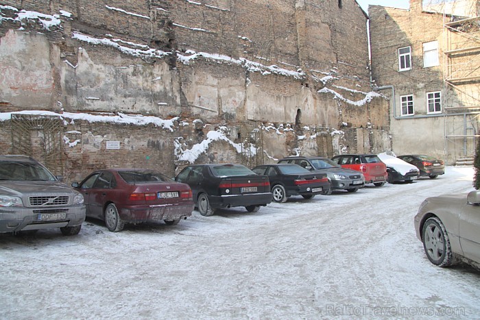 Viesiem tiek nodrošināta bezmaksas stāvvieta automašīnai viesnīcas pagalmā 56742
