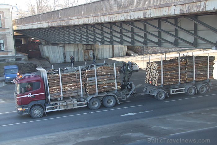 Šodien, 24.03.2011. pie Rīgas pils, apmēram, 200 kravas pārvadātāji protestēja pret valdības lēmumiem Šodien, 24.03.2011. pie Rīgas pils, apmēram, 200 kravas pārvadātāji protestēja pret valdības lēmumiem 57506