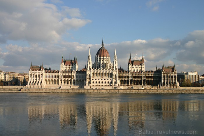 Otrs lielākais parlaments pasaulē, kurš visā savā krāšņumā atspoguļojas Donavas upē
Foto: Hungary.com Otrs lielākais parlaments pasaulē, kurš visā savā krāšņumā atspoguļojas Donavas upē
Foto: Hungary.com 57594