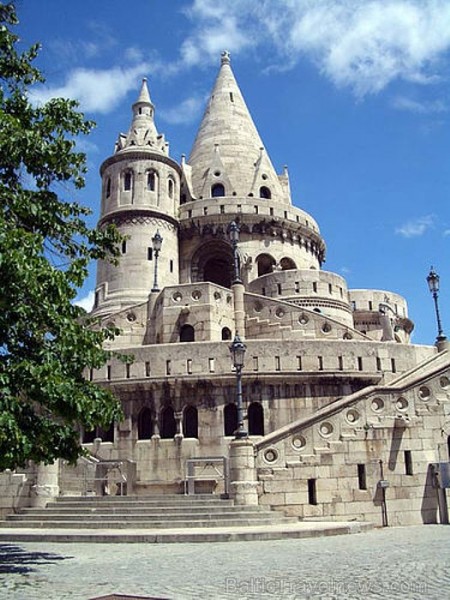 Halászbástya parasti ir pirmais pieturvietas punkts tūristiem, jo uzkāpjot līdz galam var apskatīt Budapeštu no augšas
Foto: Hungary.com Halászbástya parasti ir pirmais pieturvietas punkts tūristiem, jo uzkāpjot līdz galam var apskatīt Budapeštu no augšas
Foto: Hungary.com 57596
