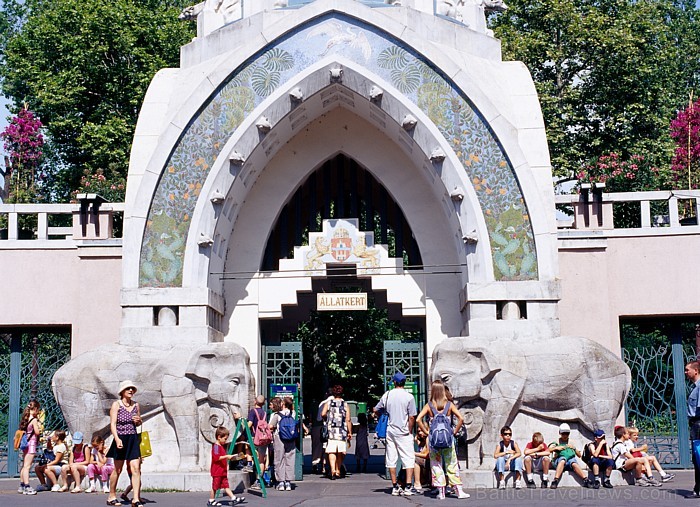 Budapeštas pilsētas parkā atrodas zooloģiskais dārzs, kas nav gluži tāds kā visur, jo to konstruēja arhitekti no Nacionālās Romantisma skolas, kas pie Budapeštas pilsētas parkā atrodas zooloģiskais dārzs, kas nav gluži tāds kā visur, jo to konstruēja arhitekti no Nacionālās Romantisma skolas, kas pie 57600