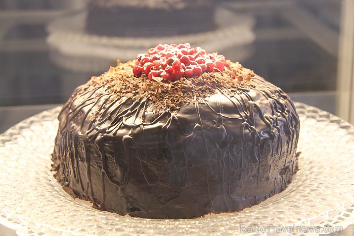 Rīgas restorāna Provansa šokolādes-ruma torte ar valriekstiem (www.RestoransProvansa.lv, Strēlnieku ielā 1a) Rīgas restorāna Provansa šokolādes-ruma torte ar valriekstiem (www.RestoransProvansa.lv, Strēlnieku ielā 1a) 57625