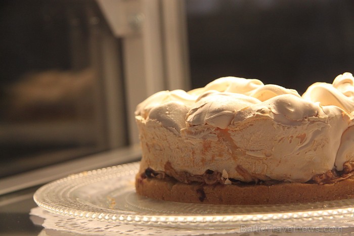 Rīgas restorāna Provansa ābolu bezē torte (www.RestoransProvansa.lv, Strēlnieku ielā 1a) 57628