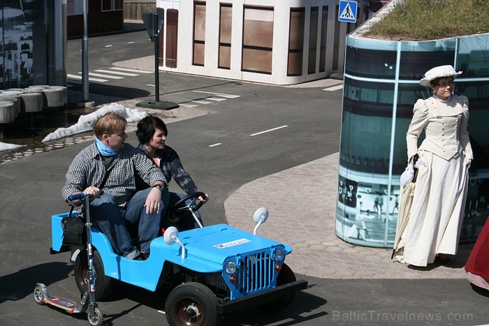 Ceļabiedrus, kuriem pārvietošanās ar kājminamo transporta līdzekli ir kļuvusi par grūtu - droši var uzņemt savā auto Ceļabiedrus, kuriem pārvietošanās ar kājminamo transporta līdzekli ir kļuvusi par grūtu - droši var uzņemt savā auto 61304