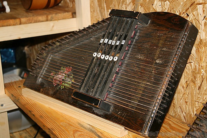 Vairāk informācijas par Gunāra Igauņa senlaiku mūzikas instrumentu darbnīcu: www.baltharmonia.lv Vairāk informācijas par Gunāra Igauņa senlaiku mūzikas instrumentu darbnīcu: www.baltharmonia.lv 62277