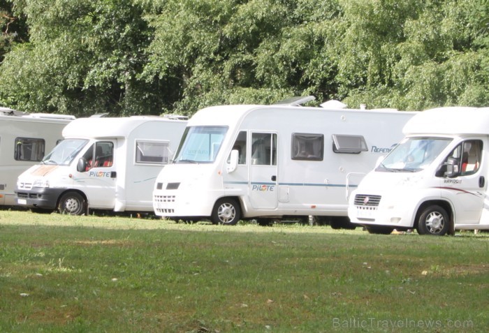 Kempings Siveri (www.campsiveri.lv, 29278599) atrodas Krāslavas un Dagdas novados pie Sīvera ezera, kas ir 9.lielākais Latvijā. Kempings Siveri (www.campsiveri.lv, 29278599) atrodas Krāslavas un Dagdas novados pie Sīvera ezera, kas ir 9.lielākais Latvijā. 62883