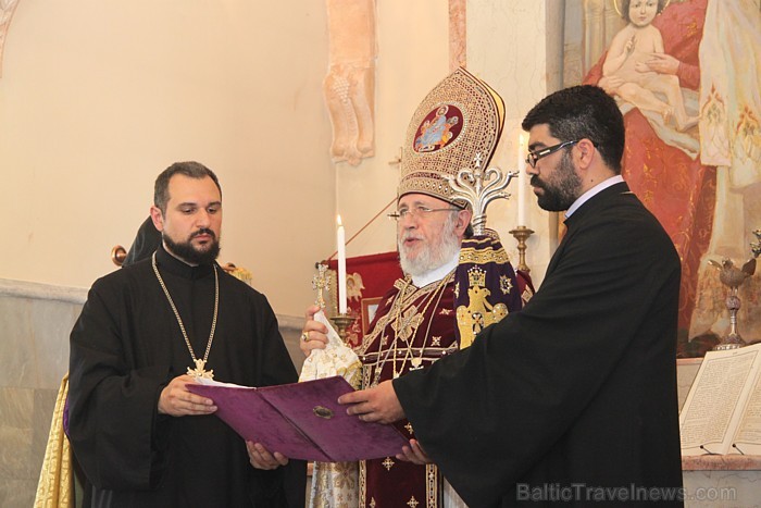 Armēņu apustuliskā baznīca un Latvijas armēņu kopiena iesvēta savu dievnamu kopā patriarhu Katolikosa Karekina II. 63042