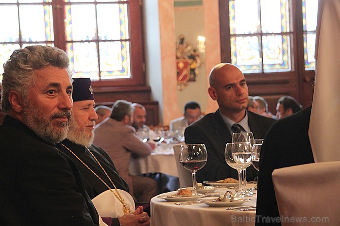 Melngalvju nams. Armēņu apustuliskā baznīca un Latvijas armēņu kopiena iesvēta savu dievnamu kopā patriarhu Katolikosa Karekina II. 63118