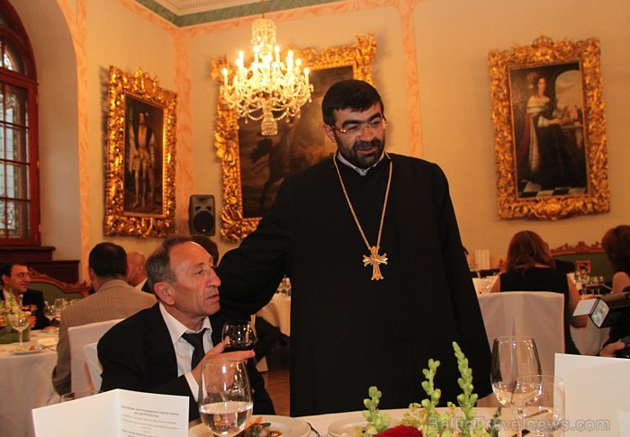 Melngalvju nams. Armēņu apustuliskā baznīca un Latvijas armēņu kopiena iesvēta savu dievnamu kopā patriarhu Katolikosa Karekina II. 63132