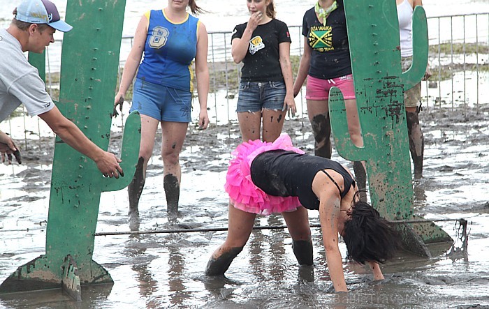 23.07.2011 Ikšķilē noris jau otrais Latvijas Dubļu festivāls (www.parstipru.lv) 64758